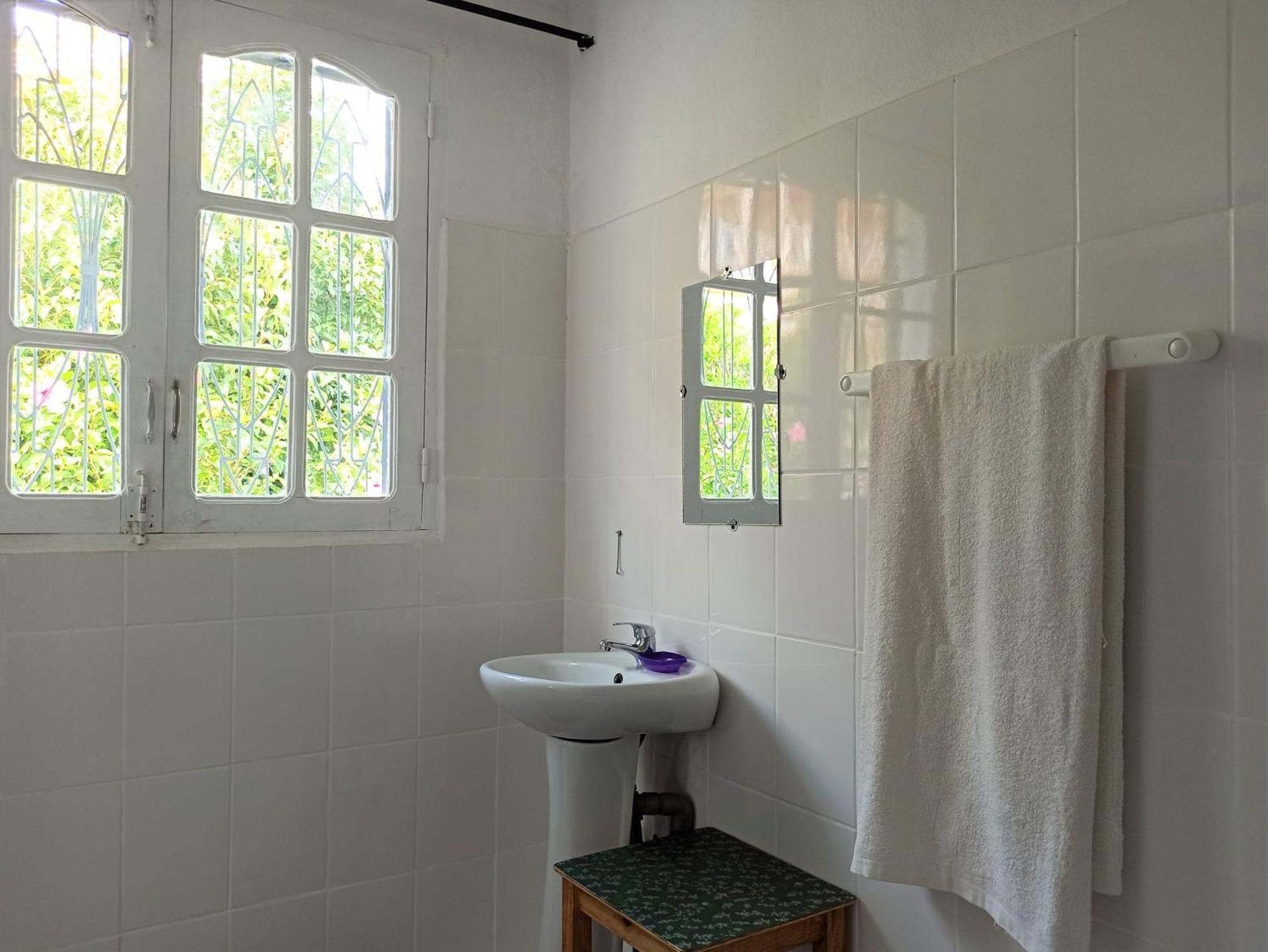 Chez Jeanne Chambre D'Hote อันตานานารีโว ภายนอก รูปภาพ