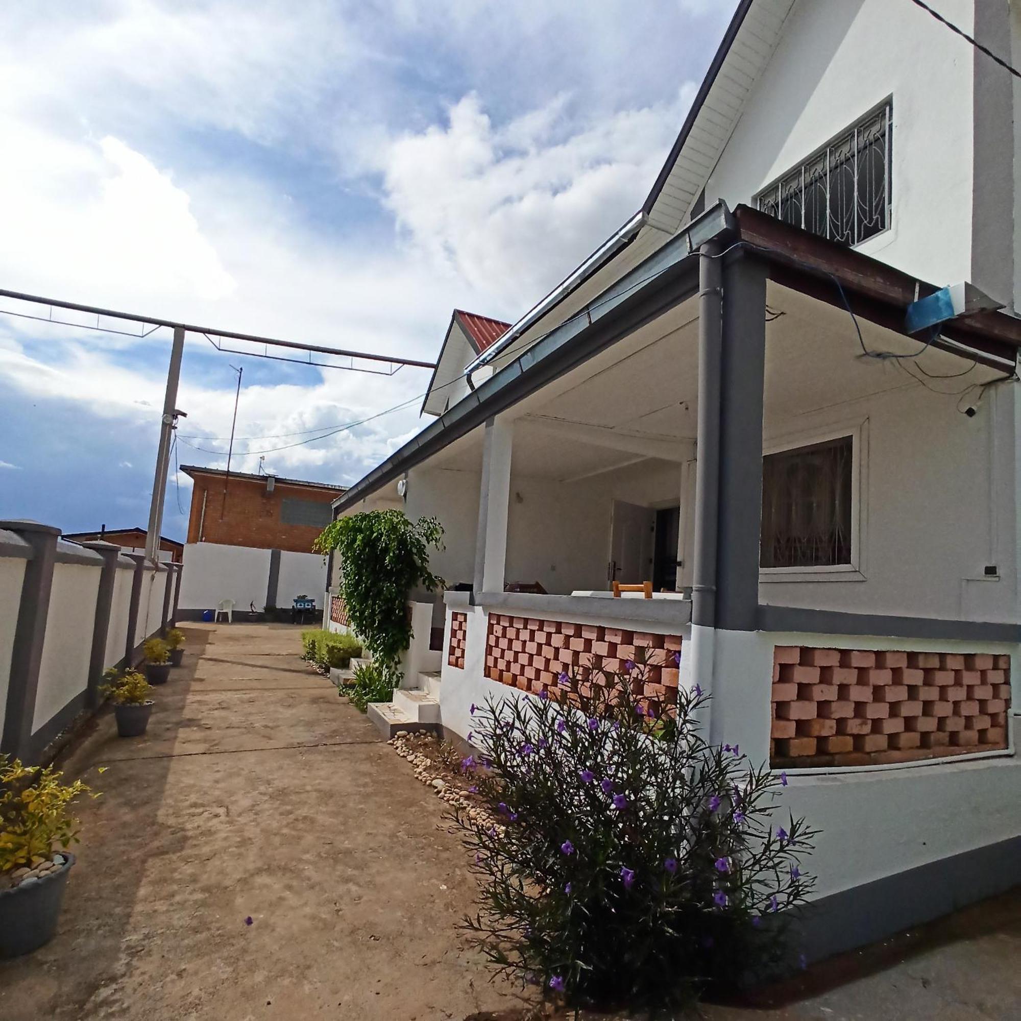 Chez Jeanne Chambre D'Hote อันตานานารีโว ภายนอก รูปภาพ